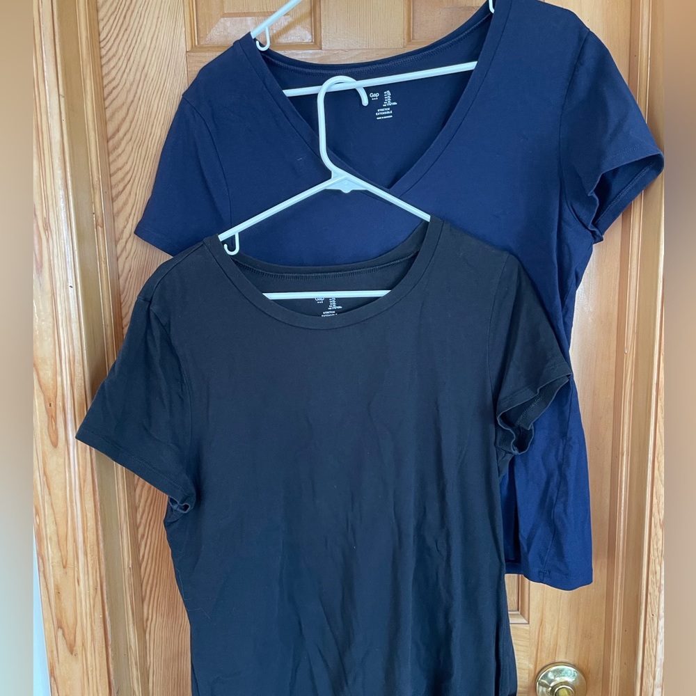 Set of 2 Women’s GAP Short Sleeve Tee Shirts